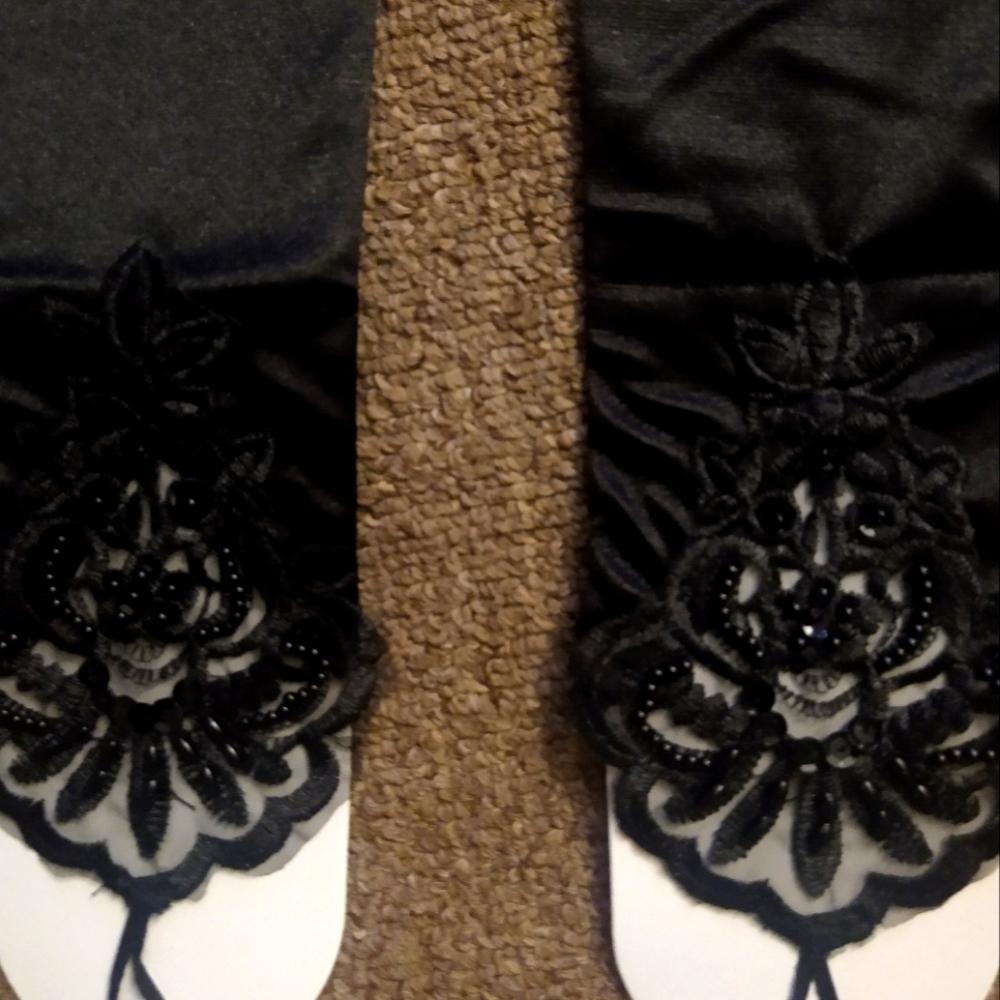UNIQUE GLOVES